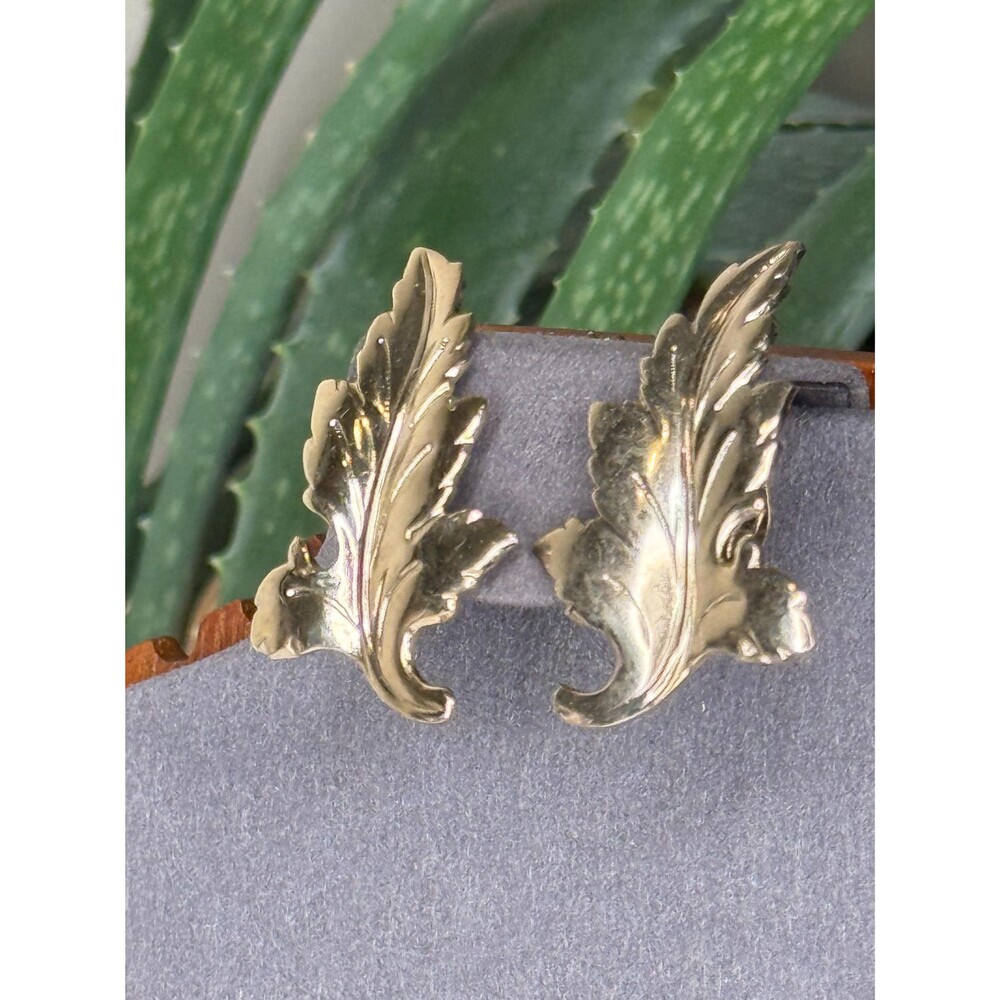 Vintage Gold Leaf Clip Earrings Acanthus Signed Marino Mid Century - Picture 3 of 8